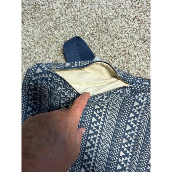 NEW! TOMS Trekker Tribal Geo Canvas Backpack in Navy Blue, Lots of pockets! - Picture 7 of 9